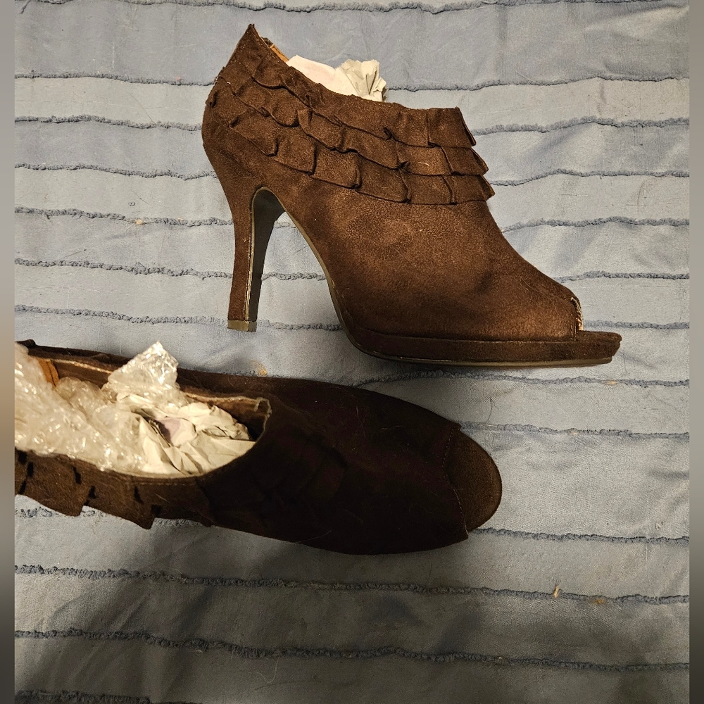 SALE ** BRAND NEW ** Brown Peep-Toe Heeled Booties